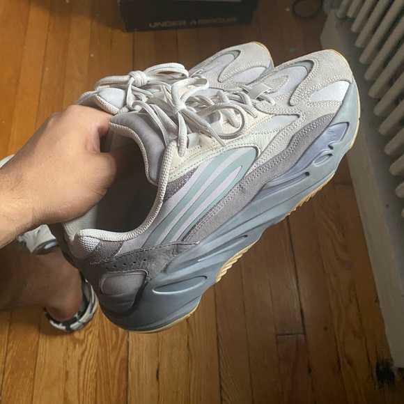 Yeezy boost 700 v2 tephra